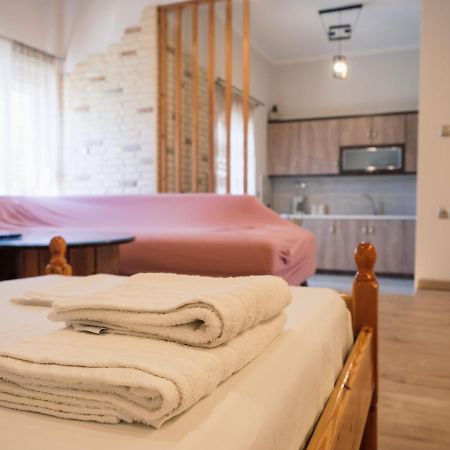 Kellys Cozy One Bedroom House Next To The Beach Ikonomianika Экстерьер фото