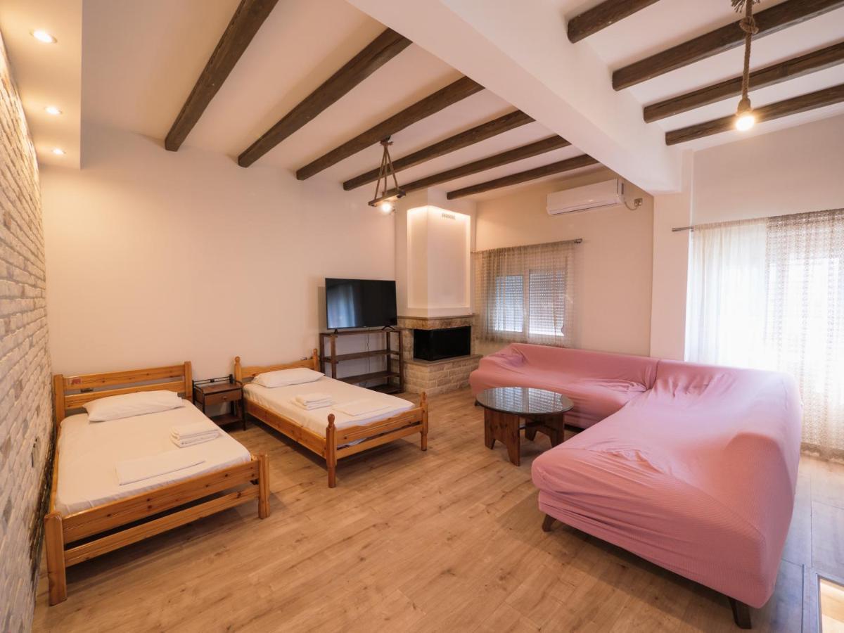 Kellys Cozy One Bedroom House Next To The Beach Ikonomianika Экстерьер фото